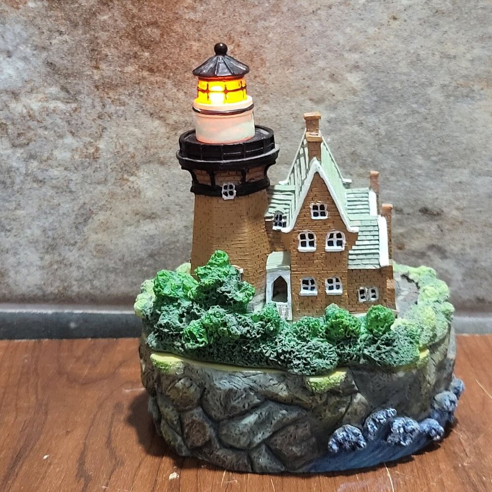 Seaside Treasures Block Island Southeast Lighthouse Musical Trinket Box Rhode Is